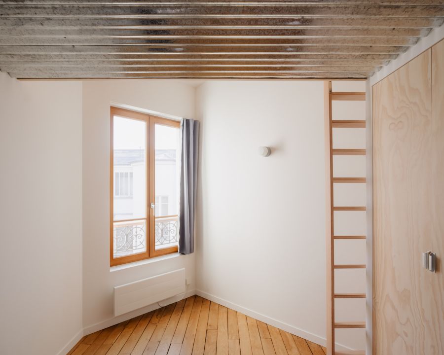 Deux appartements parisiens mitoyens