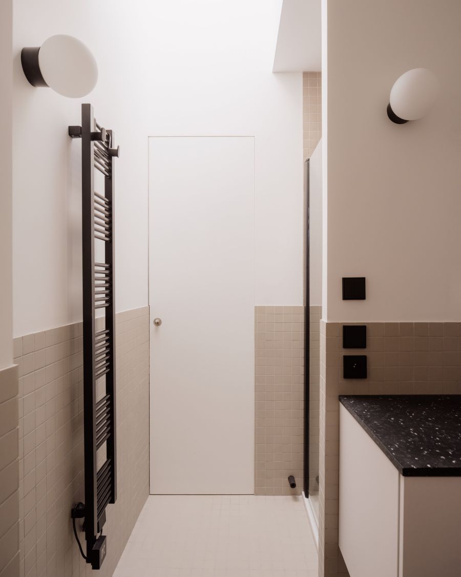 Deux appartements parisiens mitoyens