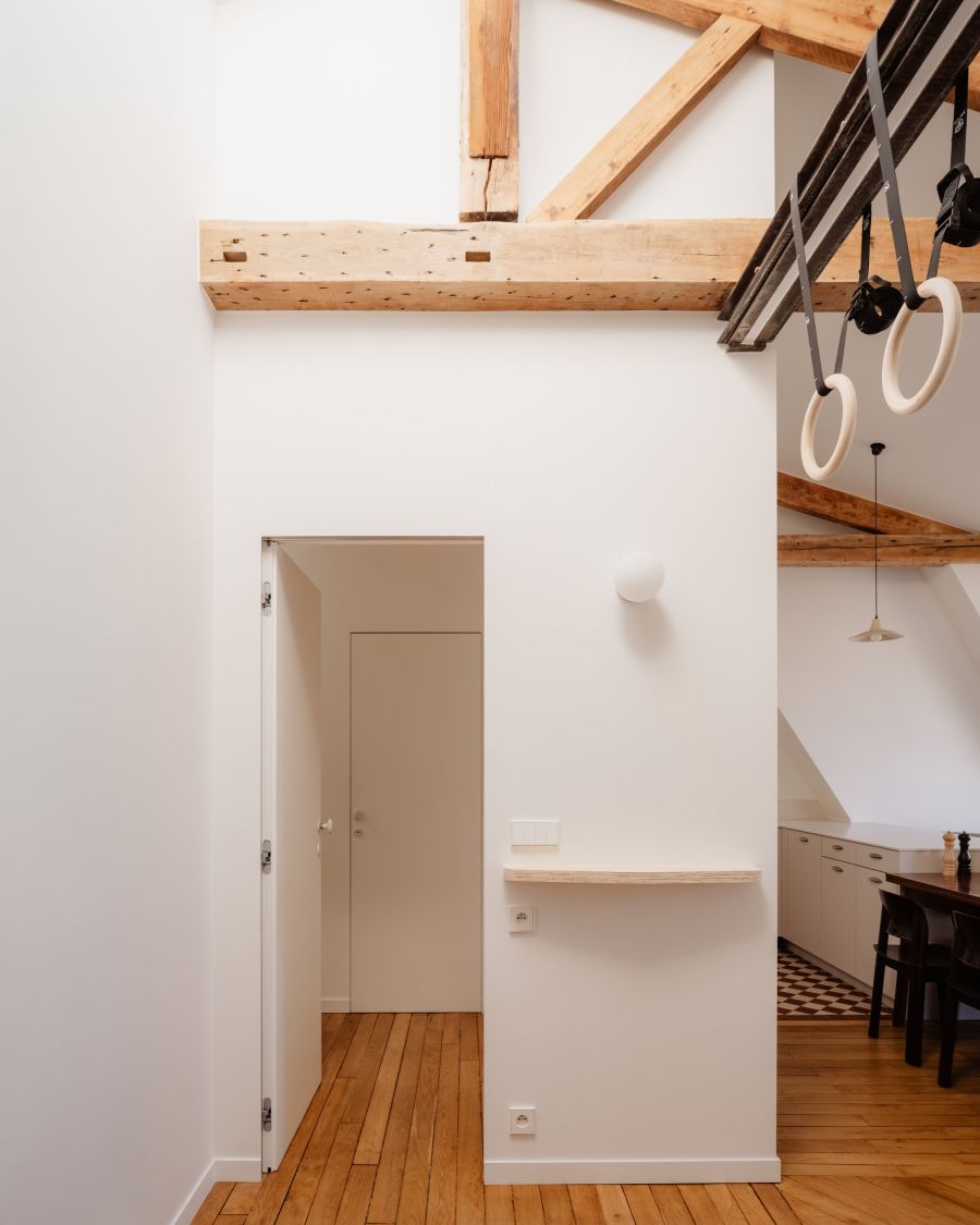 Deux appartements parisiens mitoyens