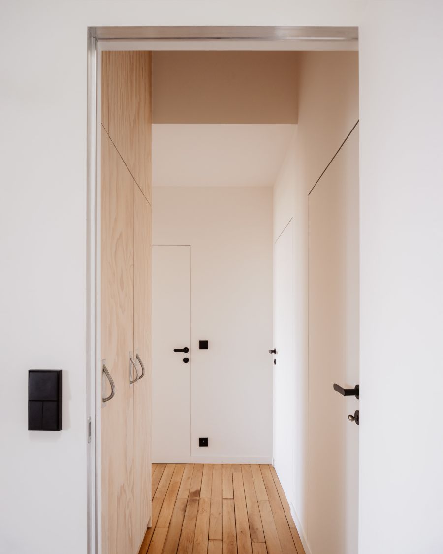 Deux appartements parisiens mitoyens