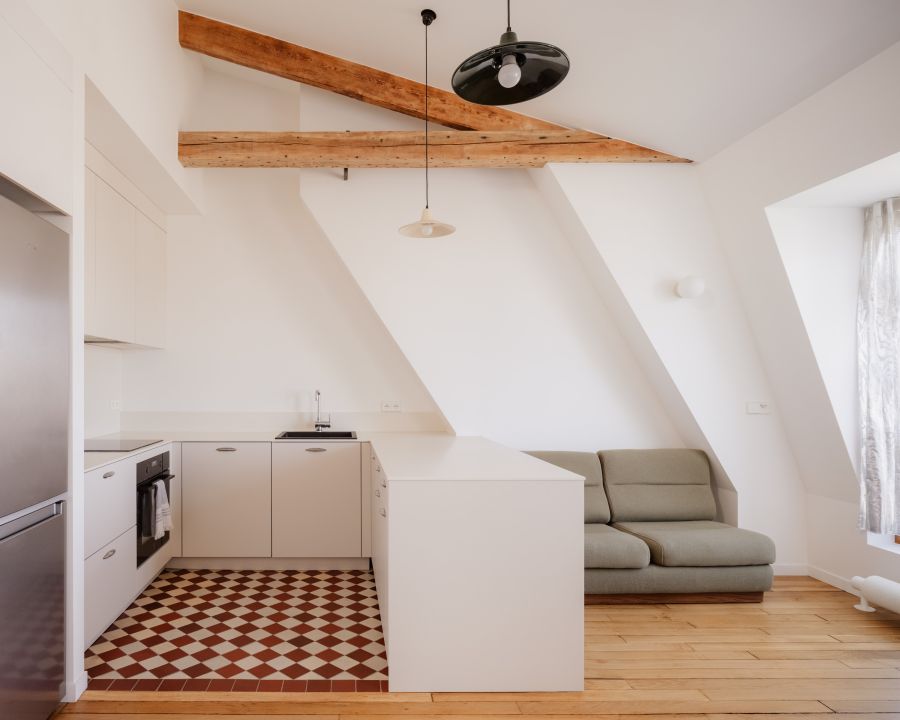 Deux appartements parisiens mitoyens