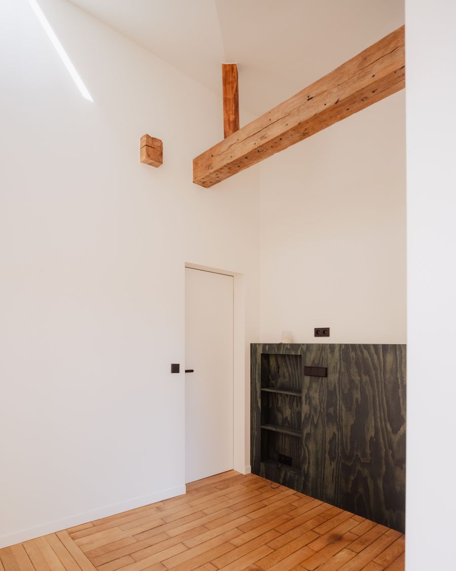 Deux appartements parisiens mitoyens