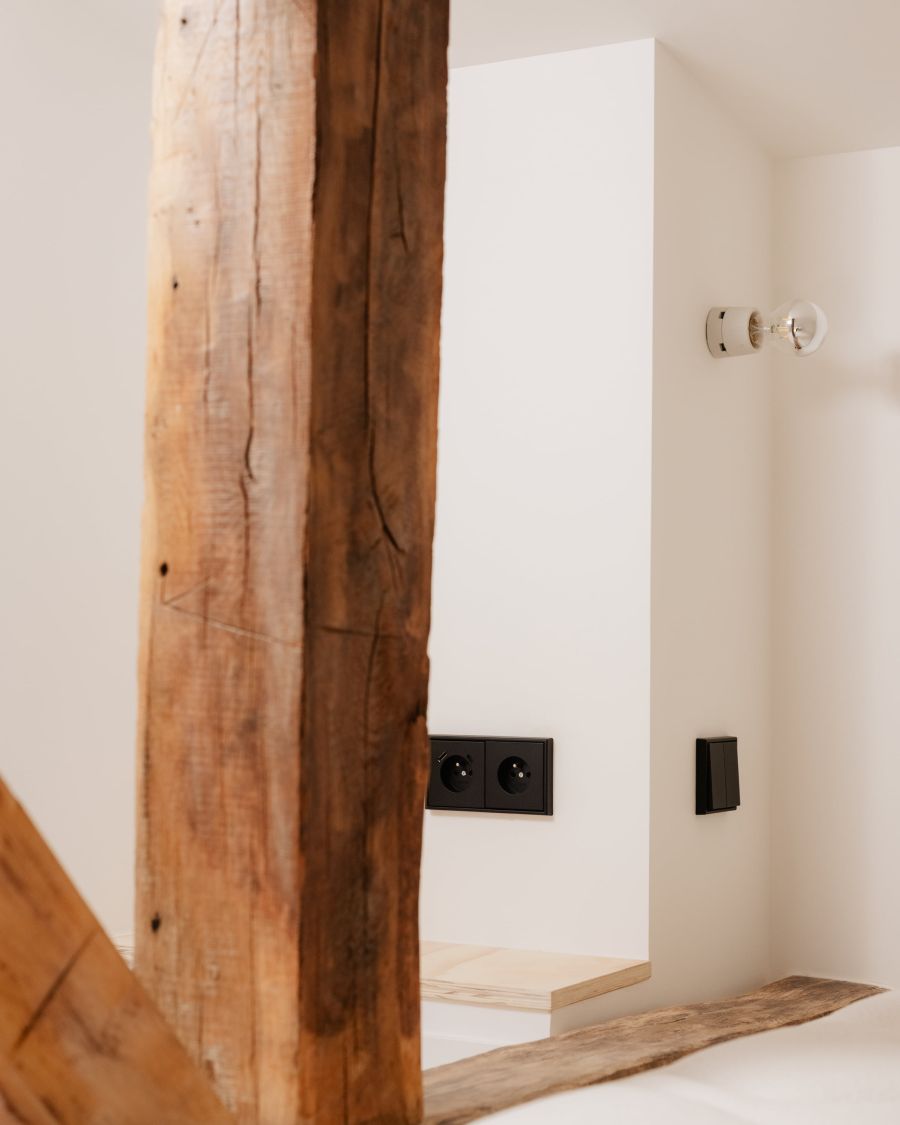 Deux appartements parisiens mitoyens