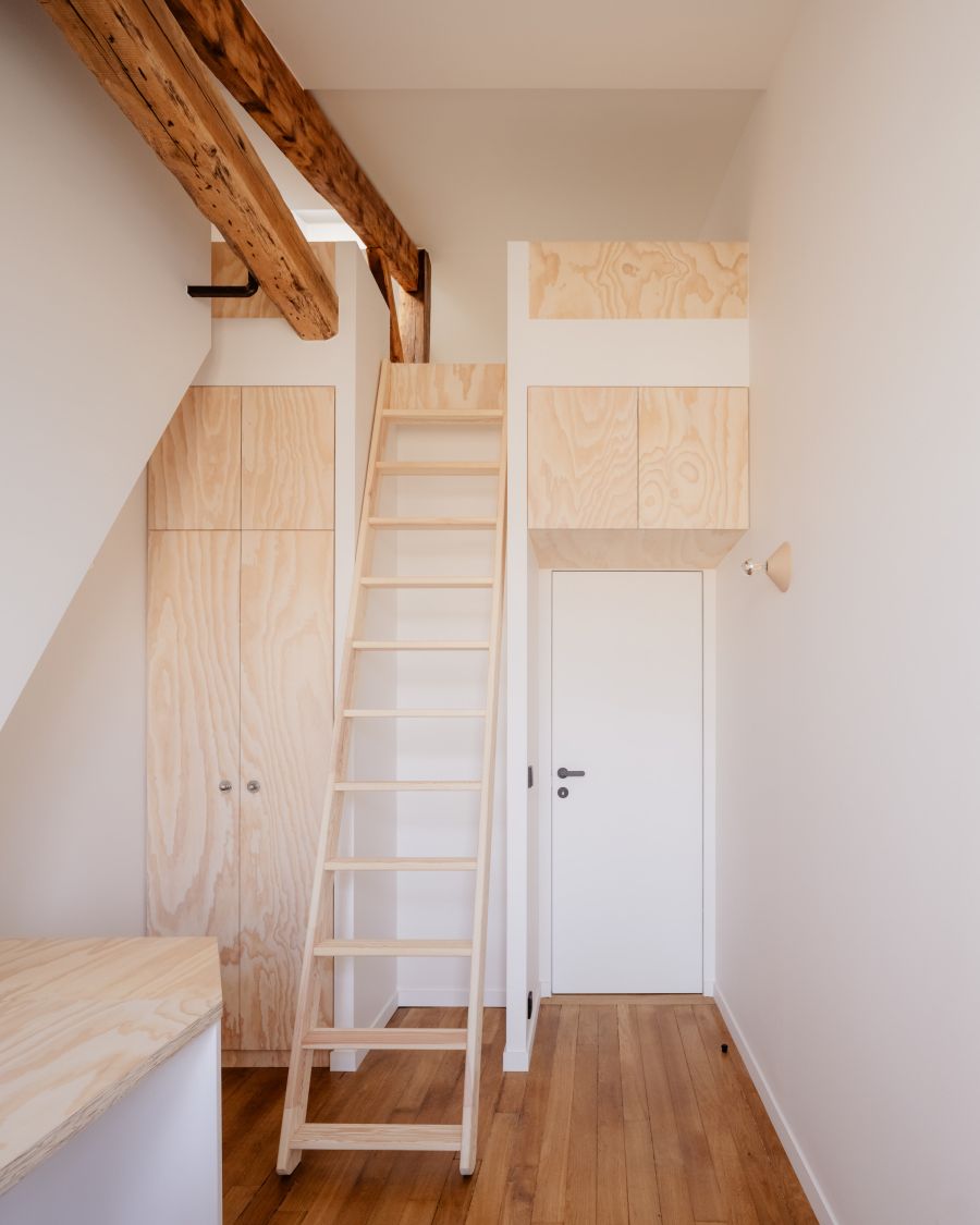 Deux appartements parisiens mitoyens