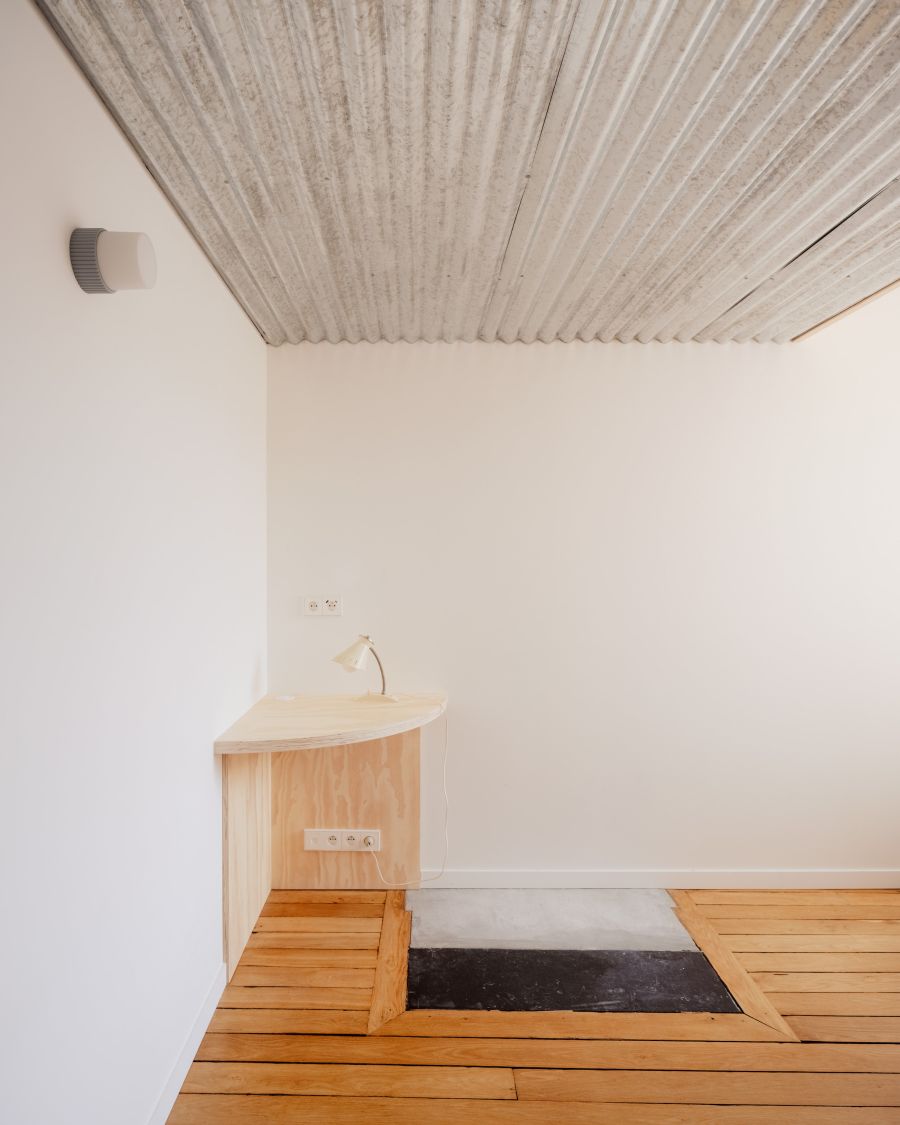 Deux appartements parisiens mitoyens